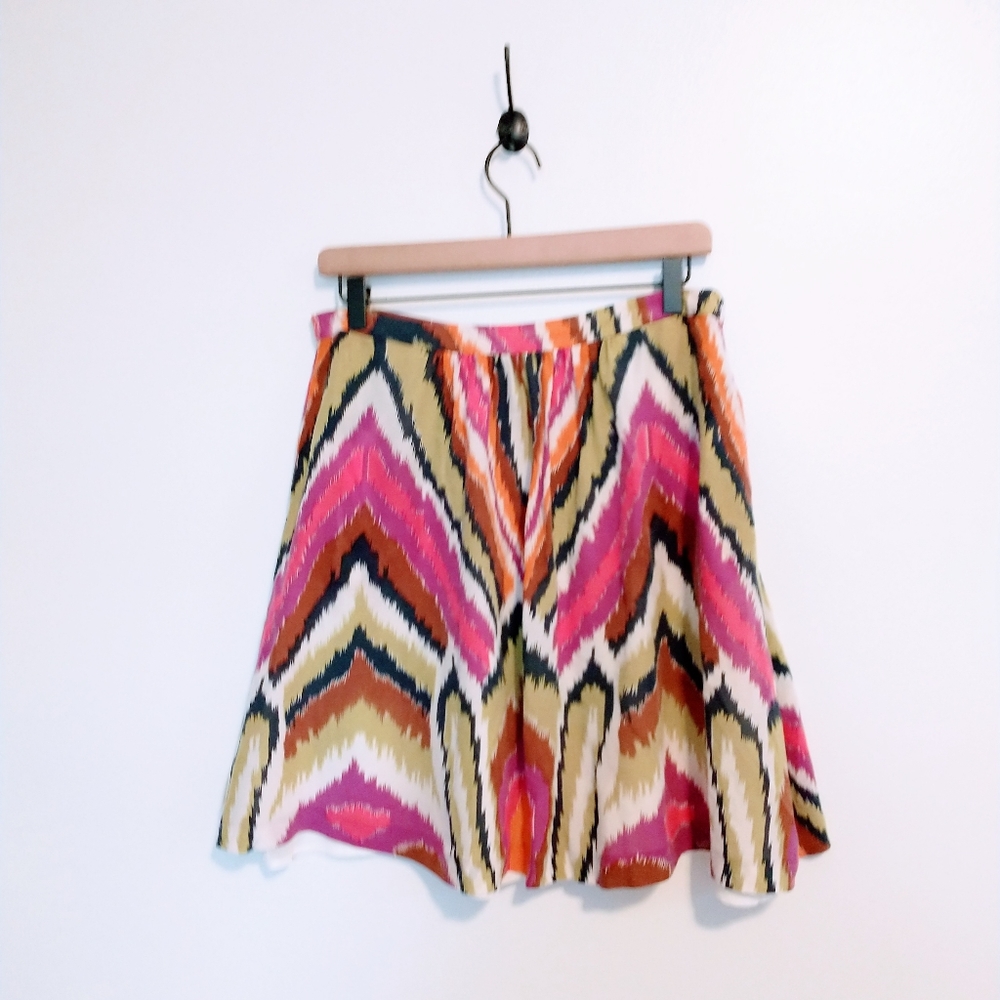 Trina Turk silk colorful pattern aline high waisted skirt with pockets. Size ta